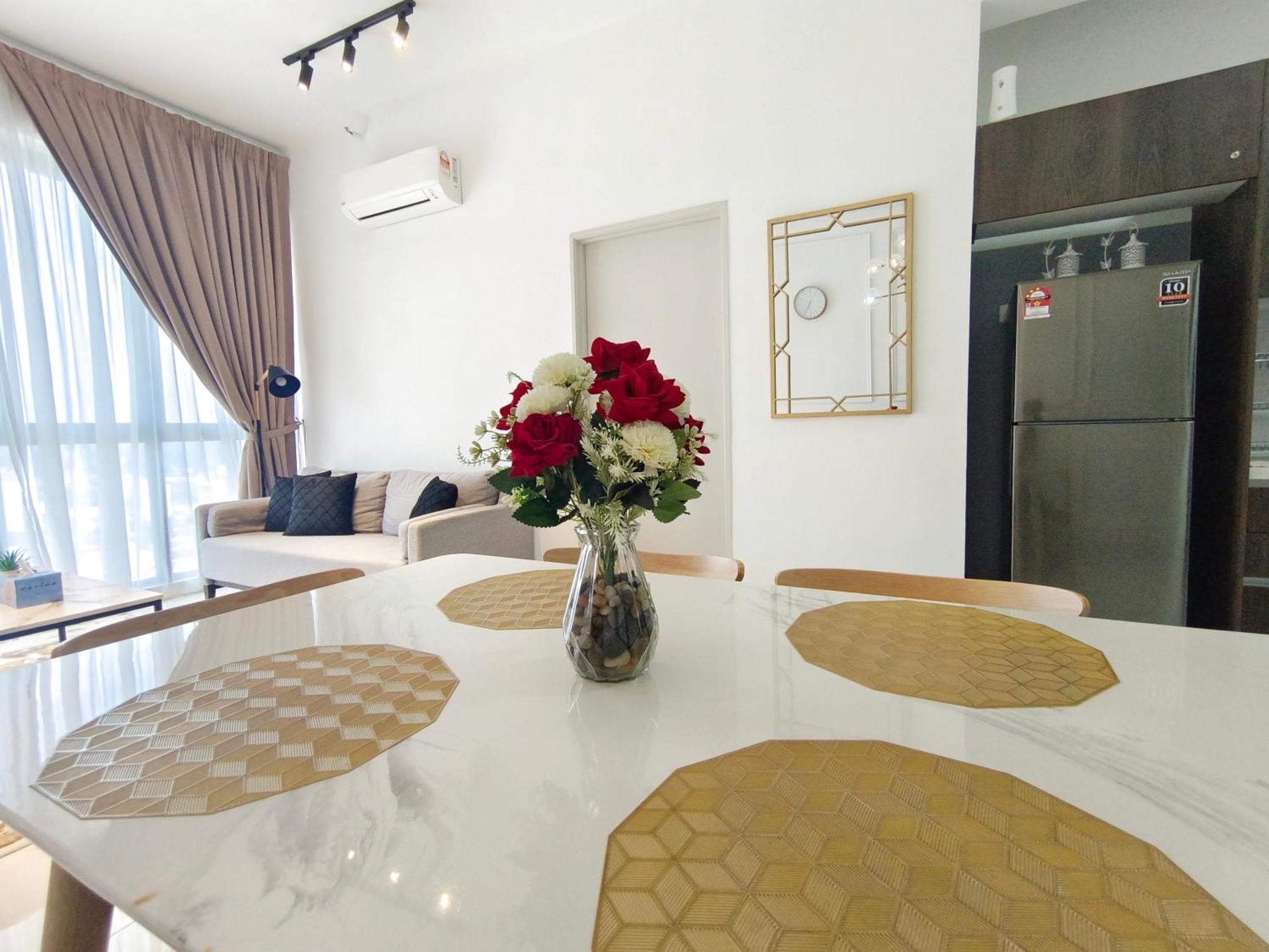 One Bedroom Troika Kota Bharu By Aghome, Modern Design Экстерьер фото